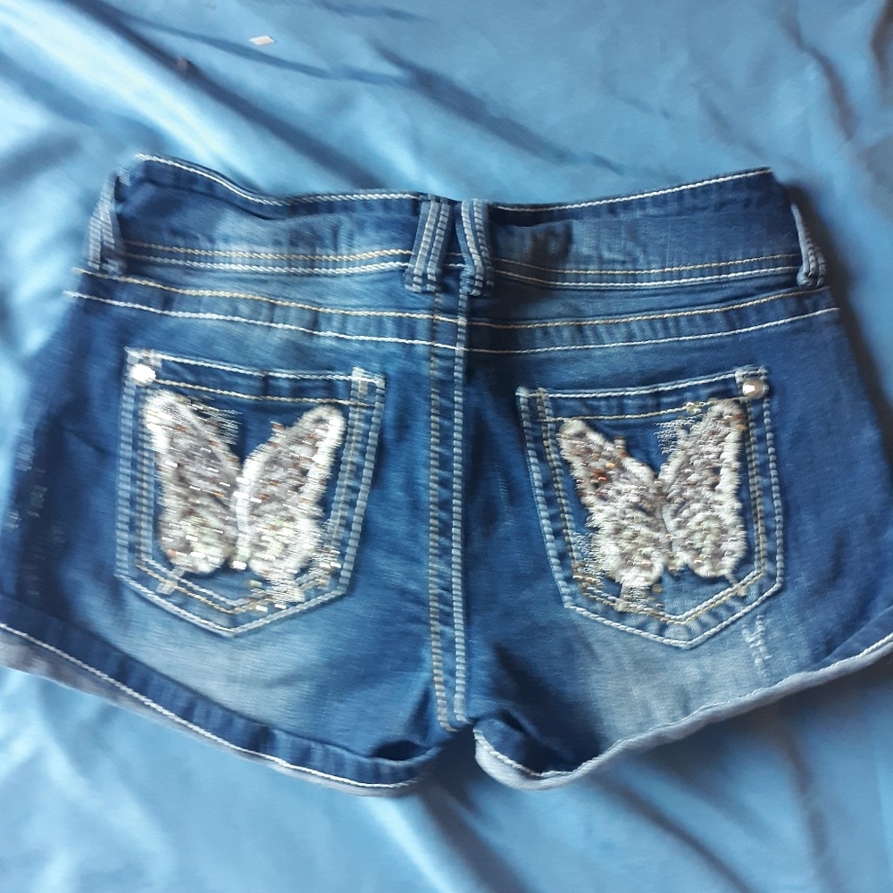 Shorts - Picture 5 of 6